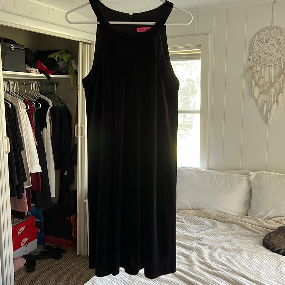 Betsy Johnson woman’s velvet dress size 10
